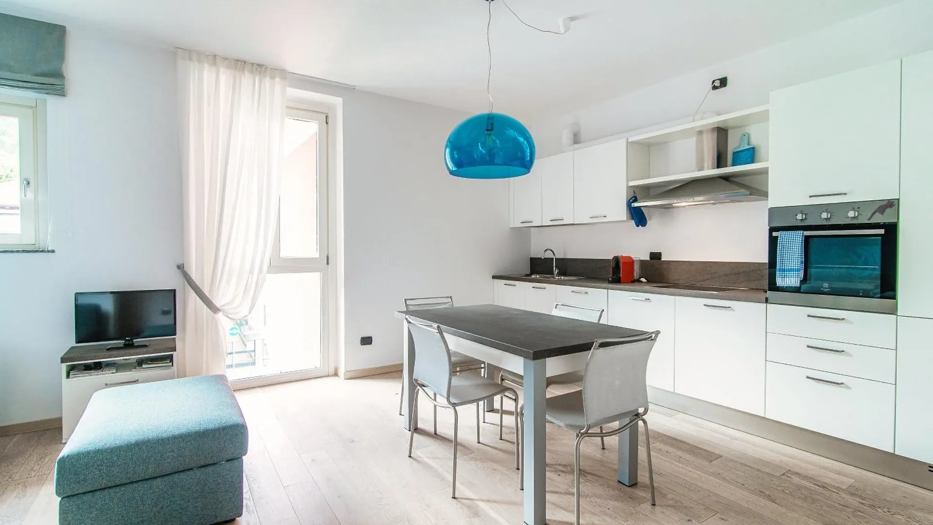 My Home At The Como Lake - Private Parking Италия